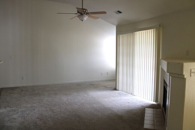 Foto del edificio - Lovely Two Bedroom Condo in Greeley