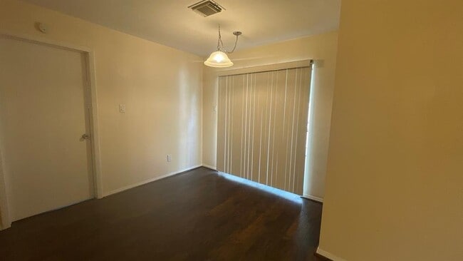 Building Photo - 9010 Vogue Ln