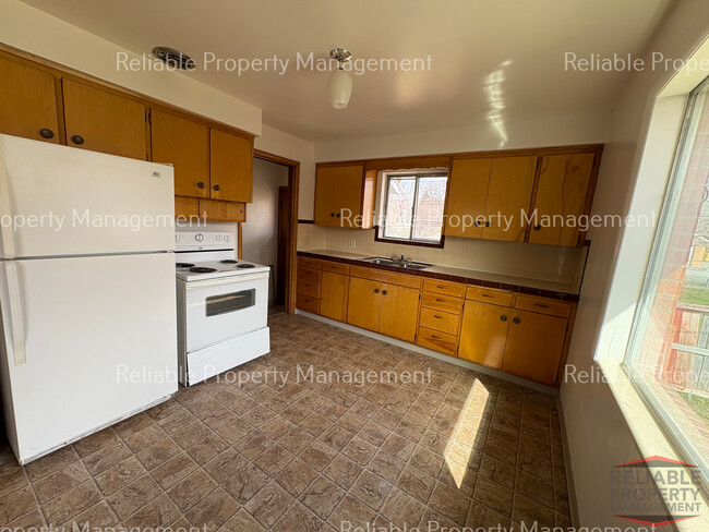 Building Photo - 184 4th St