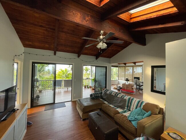 Top Floor - Living Room - 75-5810 Olua Plz