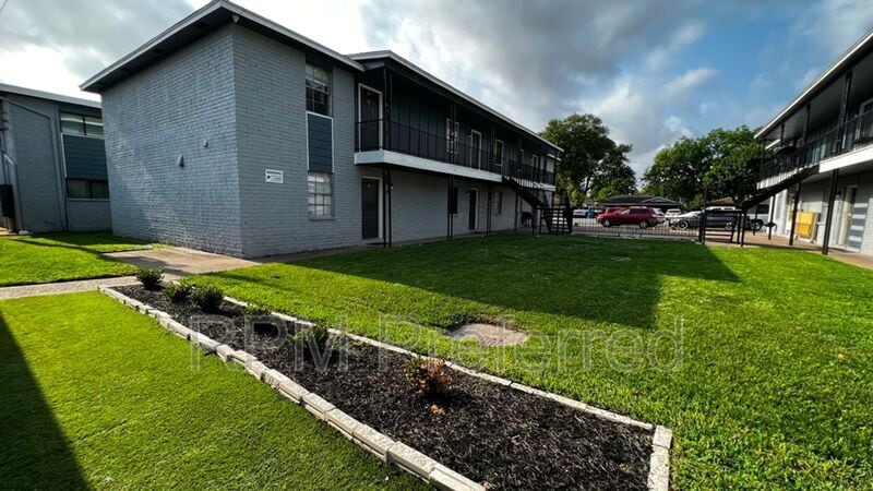 Primary Photo - 427 Hollyvale Dr