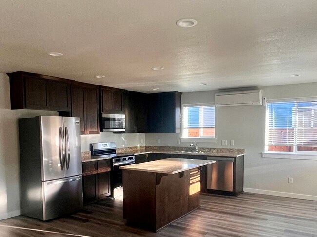 Building Photo - New Construction Medford/Central Point Area - Close to all Everything !