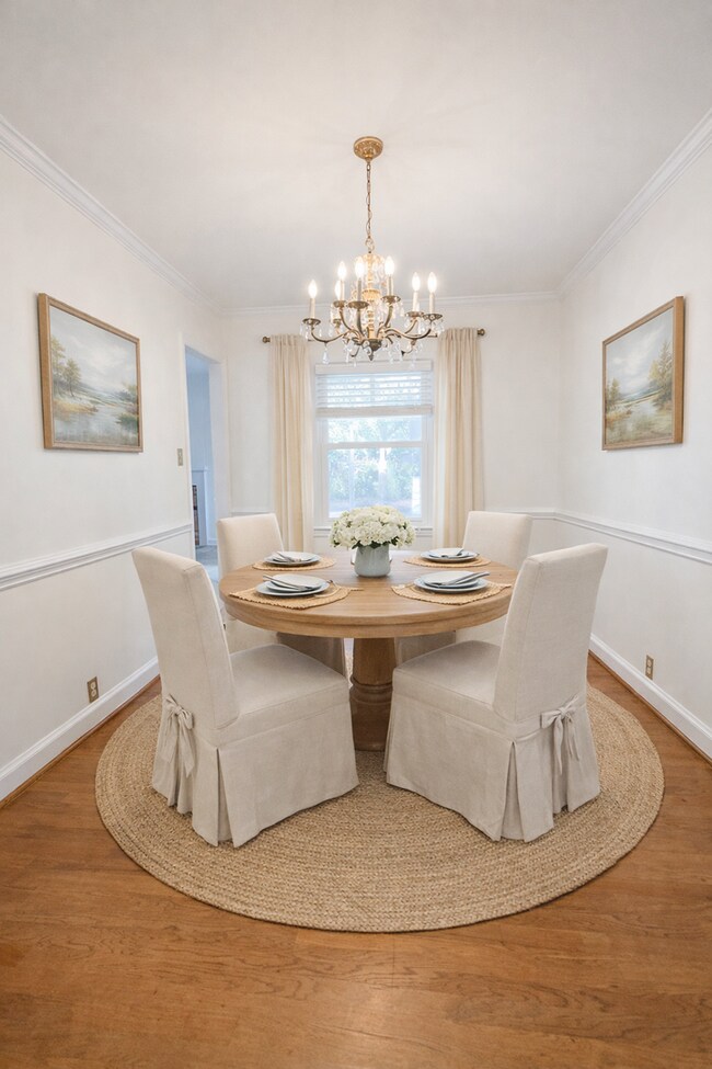 Foto del edificio - 3 Bedroom 2 Bathroom with Detached Garage