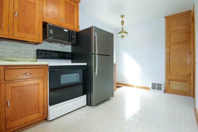 Building Photo - 5207 Camden Ave N