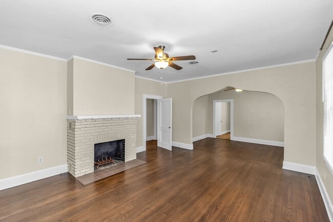 Building Photo - 812 Harwood St