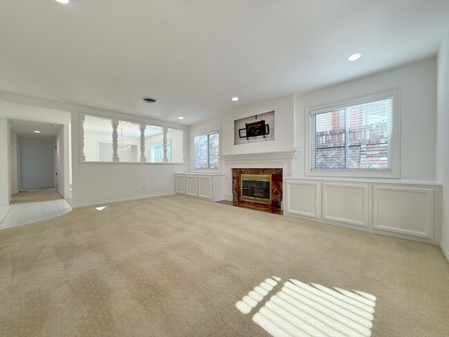 Foto del edificio - 4 Bed + 3 Bath + Bonus Room + Loft