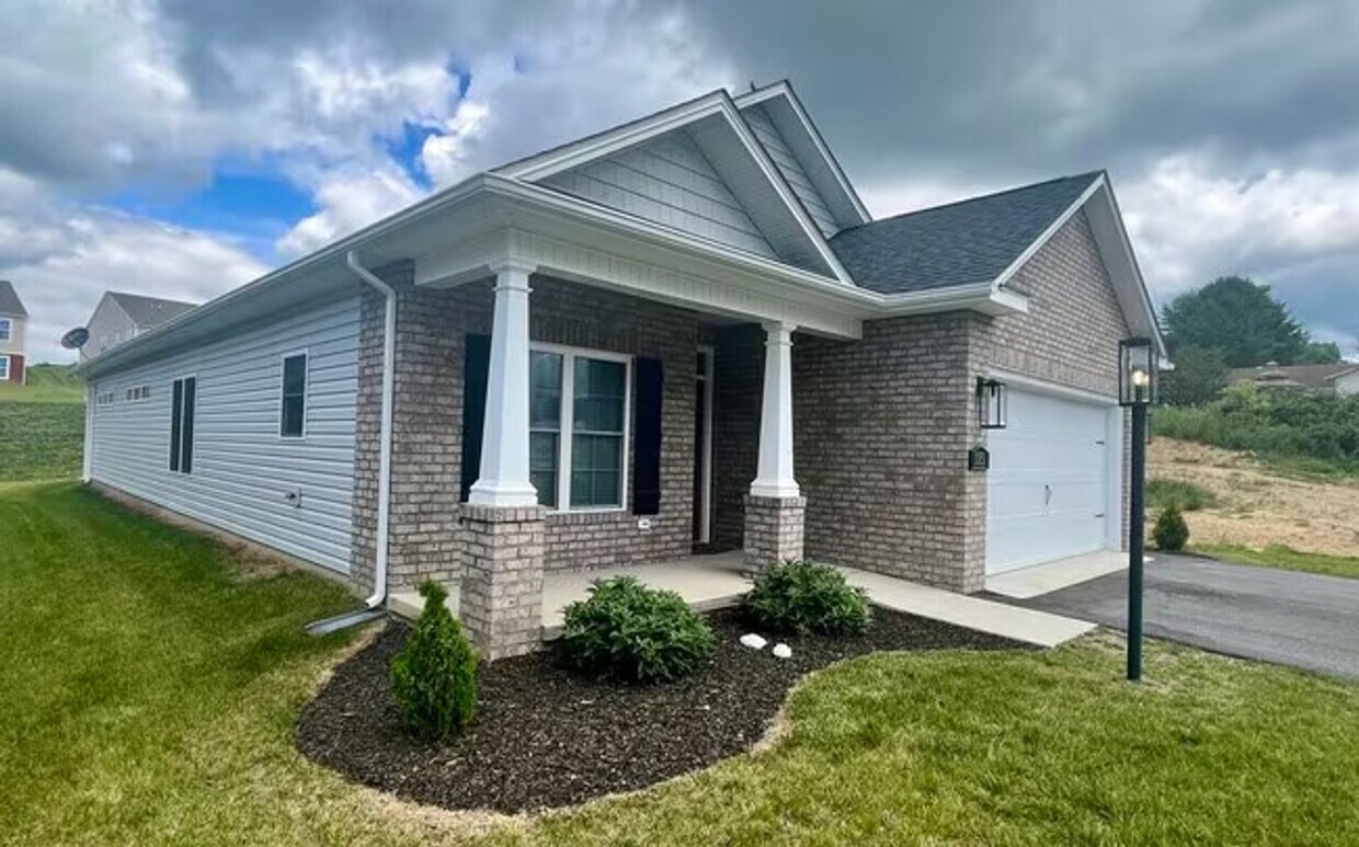 Primary Photo - Single-level Living In Desirable Christian...