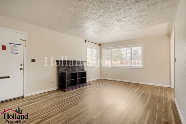 Foto del edificio - Charming 3-Bedroom Home in Highly Walkable Milwaukie Neighborhood!