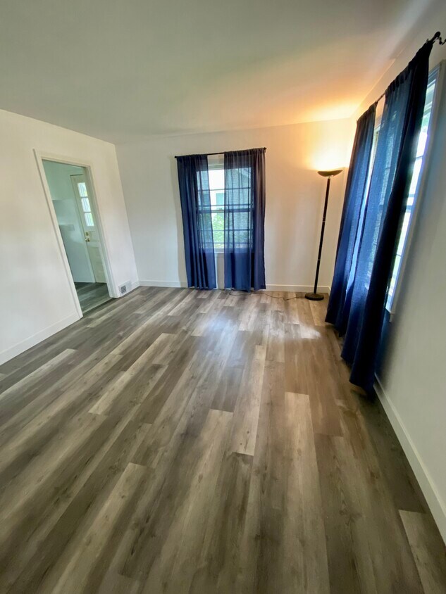 Living room - 1233 E Cork St