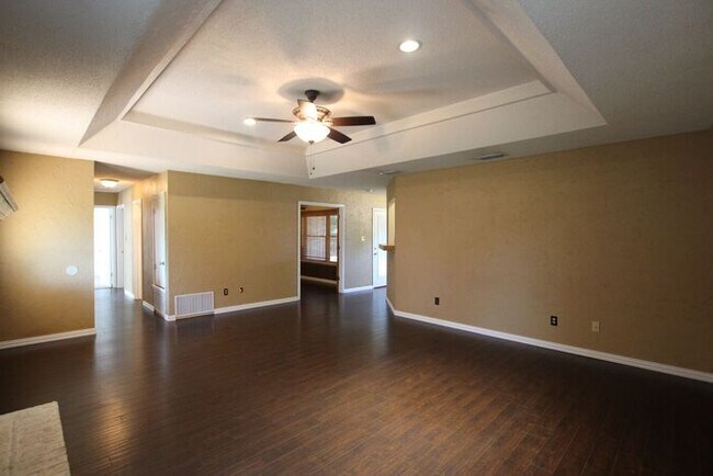 Foto del edificio - Available Now! Tour Today! 3 Bedroom 2 Bat...