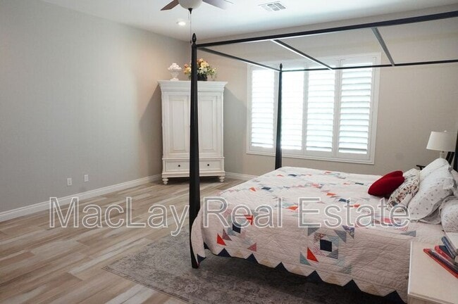 Building Photo - 2910 E Wildhorse Dr