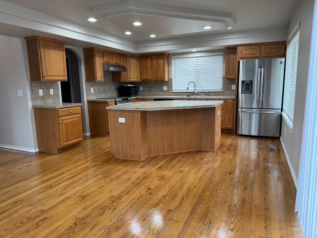 Building Photo - 8852 Stony Creek Dr