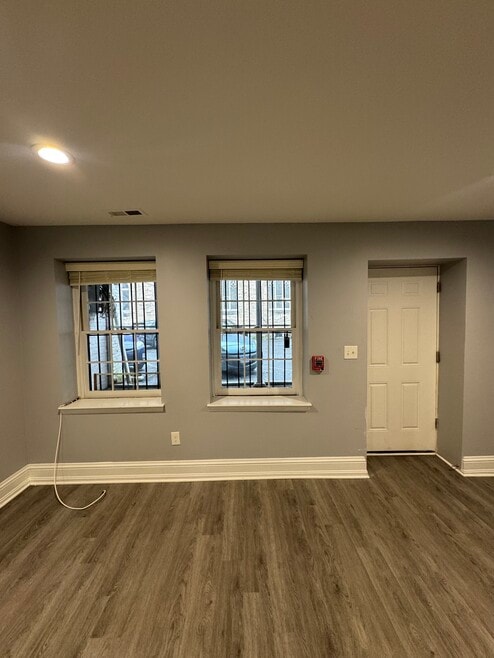 T3 Living Room - 10-16 E Chase St