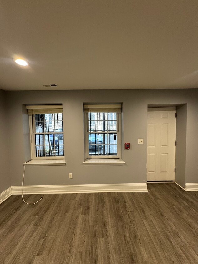 T3 Living Room - 10 E Chase St Apartments
