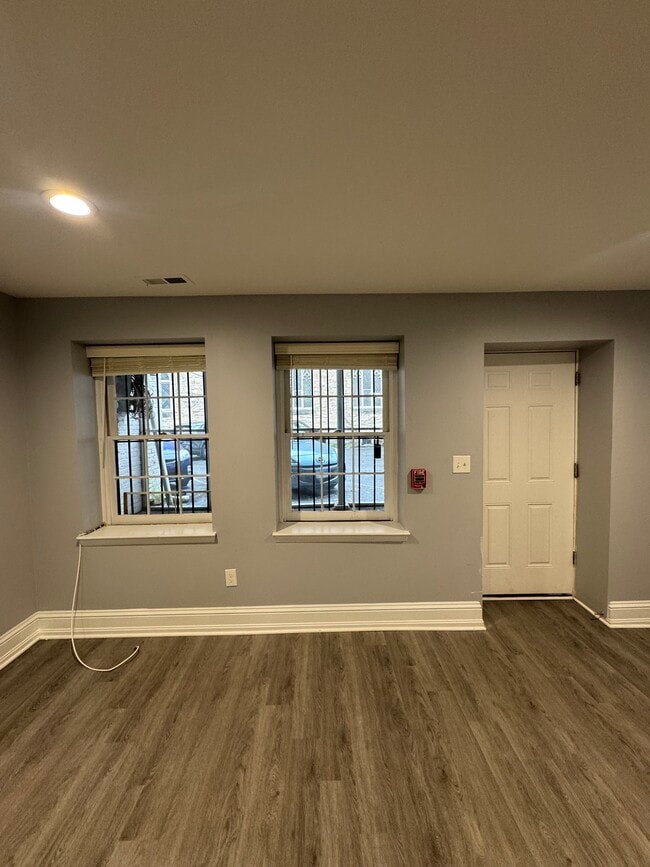 T3 Living Room - 10-16 E Chase St