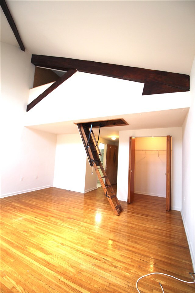 Building Photo - 450 7th St