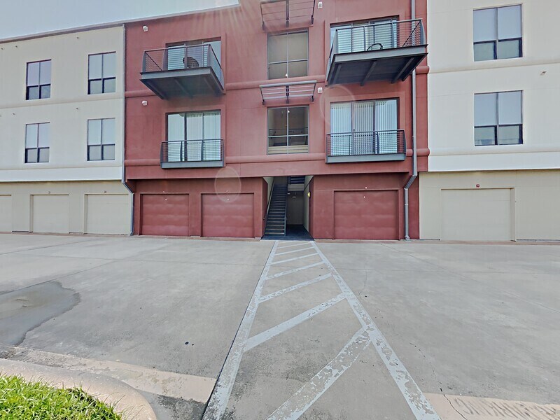 Primary Photo - 4605 Cedar Springs Rd
