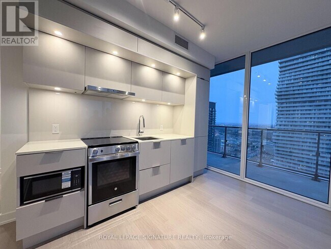 Photo du bâtiment - 448 Burnhamthorpe Rd W
