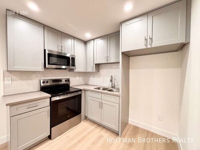 Building Photo - 6738 Independence Ave