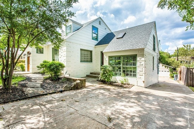 Building Photo - 6929 Hammond Ave