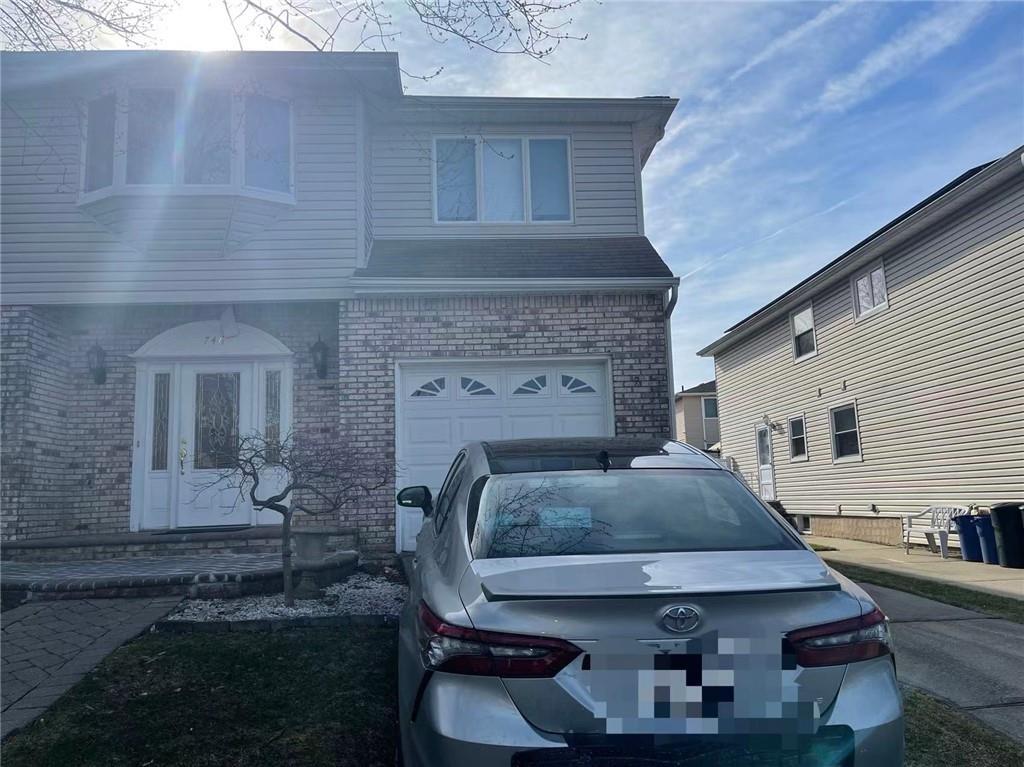 Primary Photo - 746 Maguire Ave