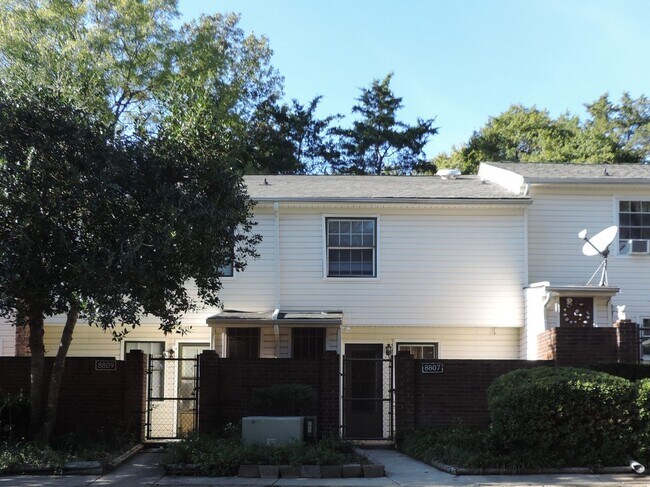Foto del edificio - 8807_HUNTER_RIDGE