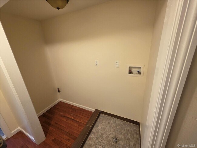 Foto del edificio - 28 Hasbrouck St