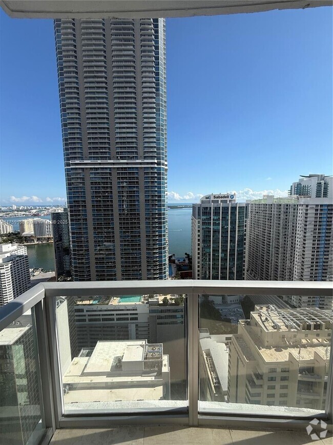 Building Photo - 1060 Brickell Ave