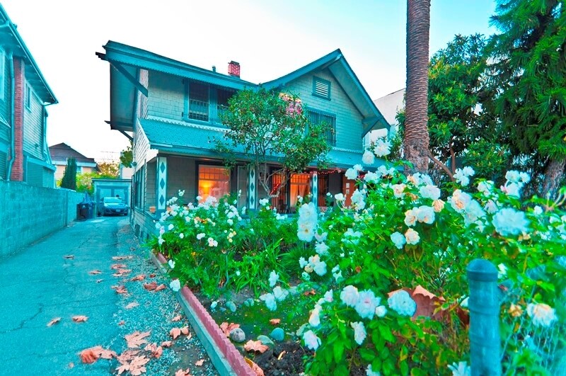 Building Photo - 2627 Magnolia Ave