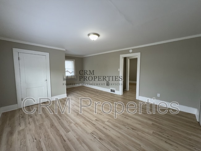 Building Photo - 301.5 N Temple Ave