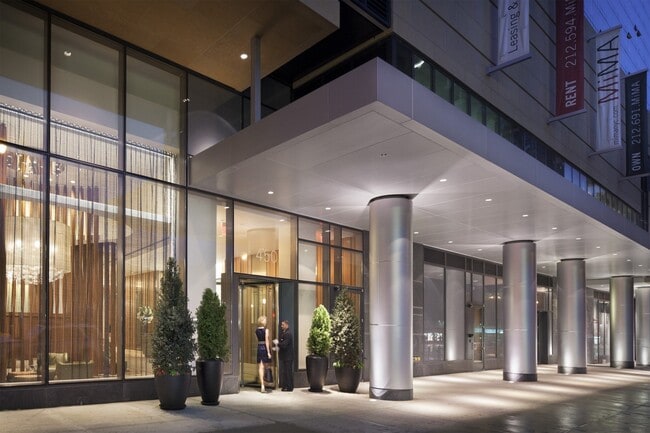 Building Photo - 450 W 42nd St