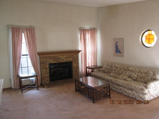 Building Photo - CENTRAL LOCATION - 89119