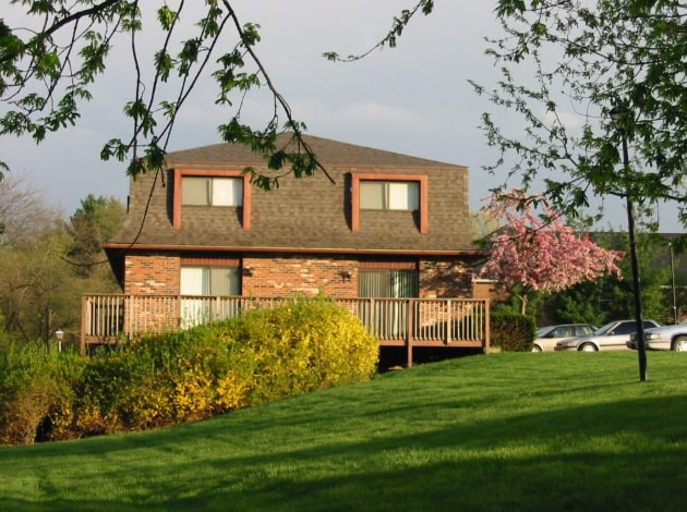 Building Photo - Creekbend & Chase Townhomes