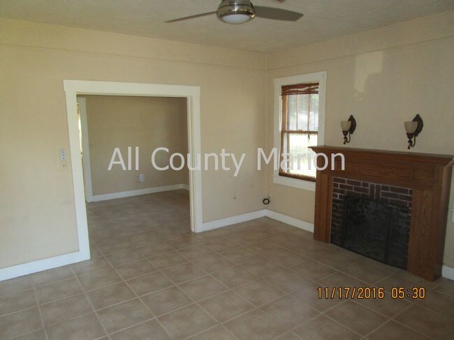 Building Photo - 3226 NE Jacksonville Rd