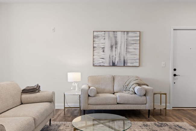 Building Photo - 2318 E Main St