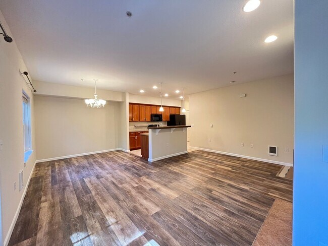 Foto del edificio - Private Ground Floor 1 Bed 1 Bath Hillsboro ~ No Carpet, W/D, and Parking - Convenient to PCC!