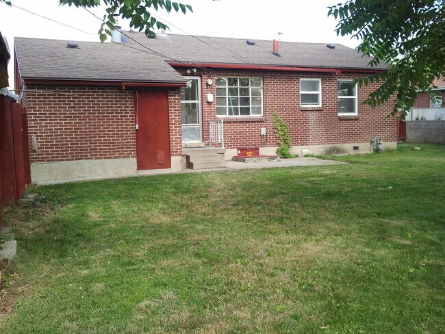 Building Photo - 5760 S Hansen Cir