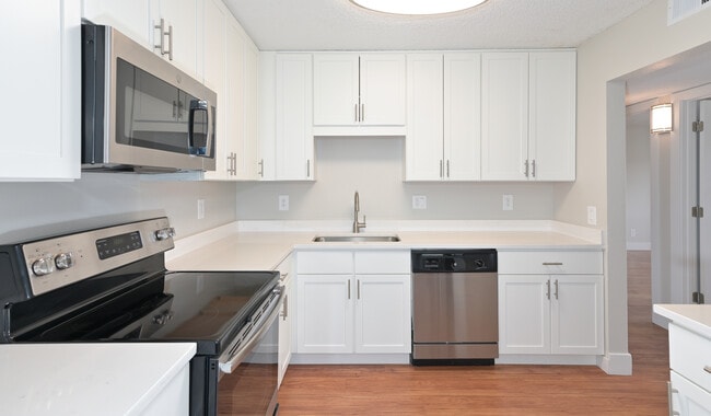 An open kitchen makes it easier to entertain guests, even when you're busy cooking! - Meadow Creek Apartments