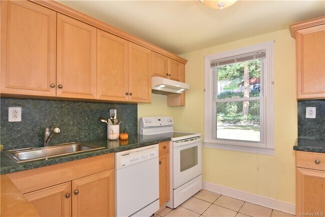 Building Photo - 362-364-U362 Warburton Ave