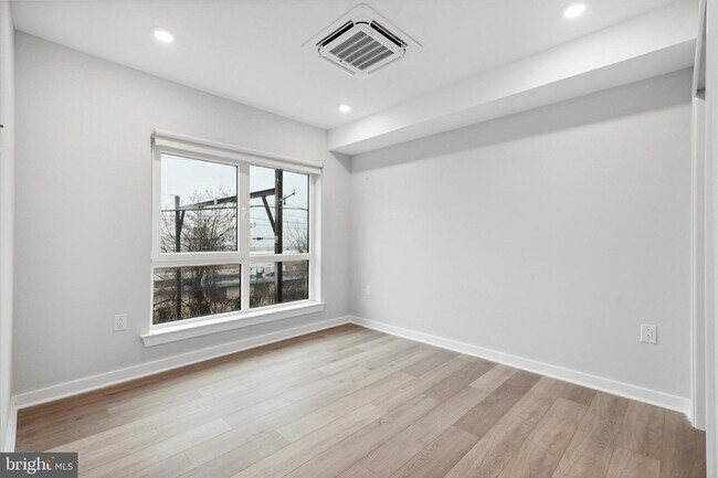 Foto del edificio - 3449 Scotts Ln