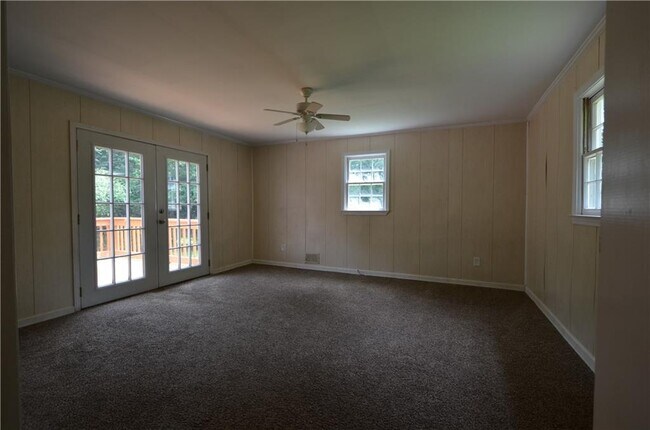 Building Photo - 1156 Justice Dr