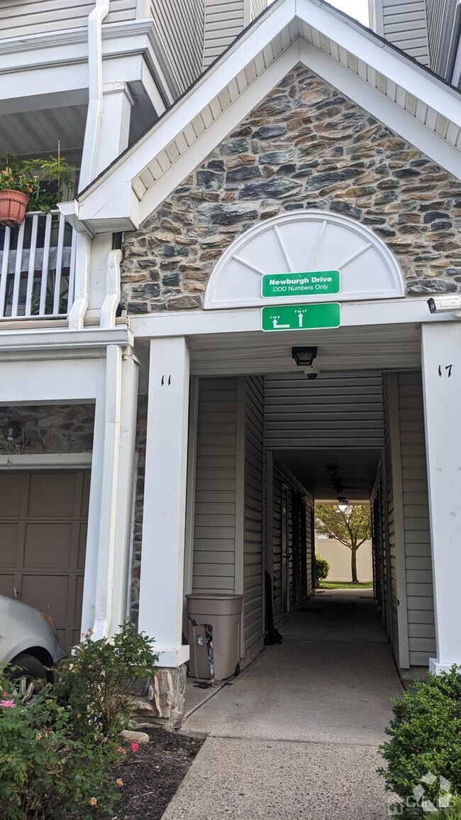 Building Photo - 7 Newburgh Dr