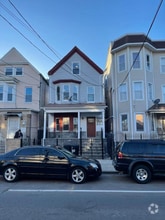 Building Photo - 300 N 5th St