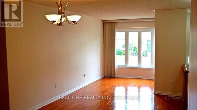 Building Photo - 29-129 Rosebank Dr