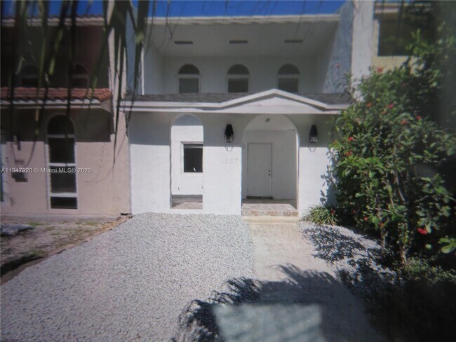 Building Photo - 1957 Sans Souci Blvd