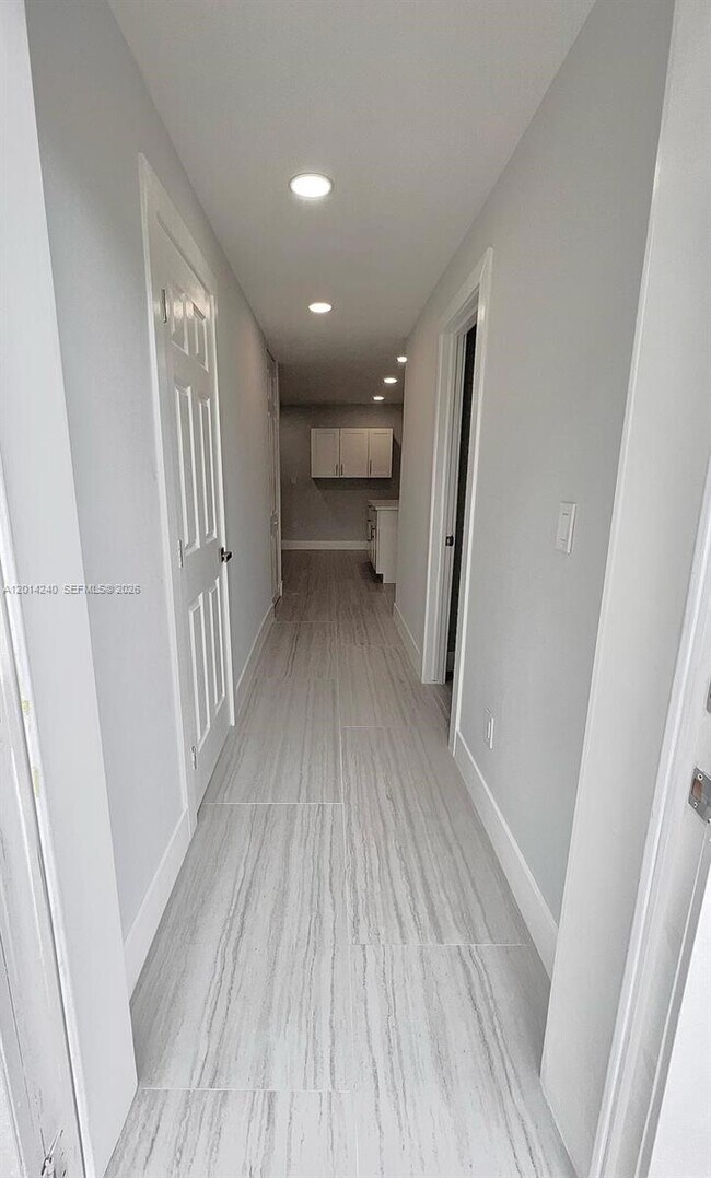 Foto del edificio - 2000 SW 96th Ave