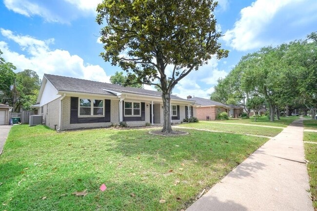 Building Photo - 5915 Valkeith Dr
