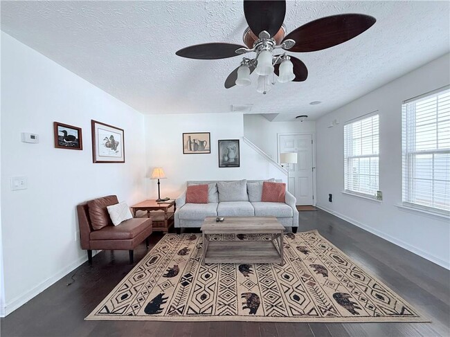 Foto del edificio - 5705 Mountain Top Pl