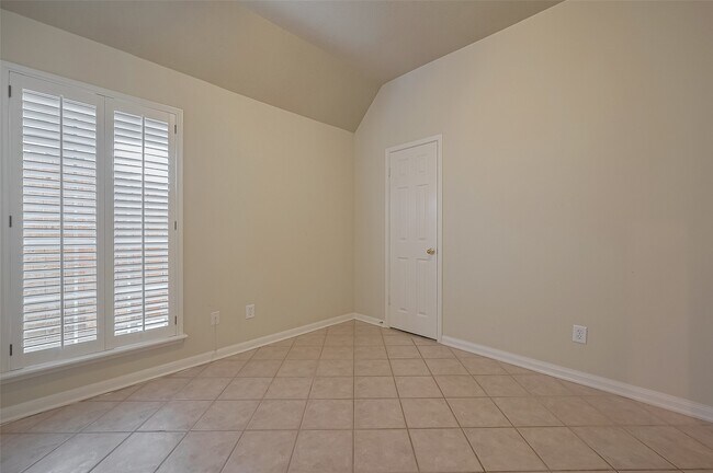 Foto del edificio - 8814 Fairbloom Ln