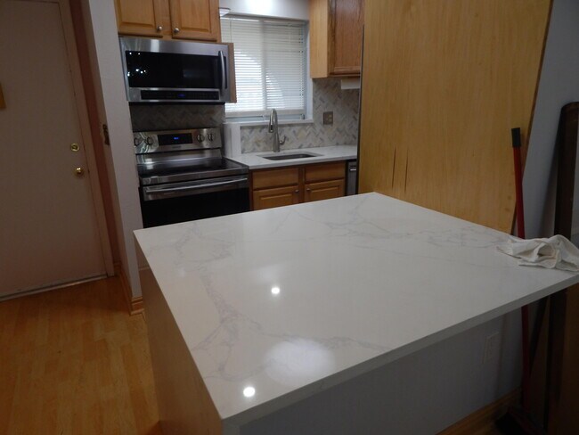Building Photo - 6054 Forest Hill Blvd